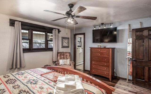 Rustic Pines Retreat