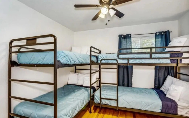 Near Downtown Beach House Apt