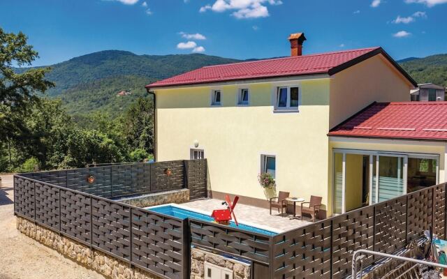 Amazing Home in Jurdani With Wifi and 4 Bedrooms