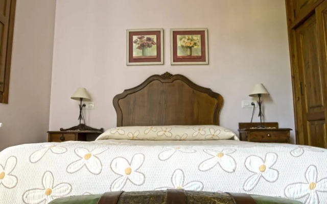 Apartamentos Rurales El Picoretu