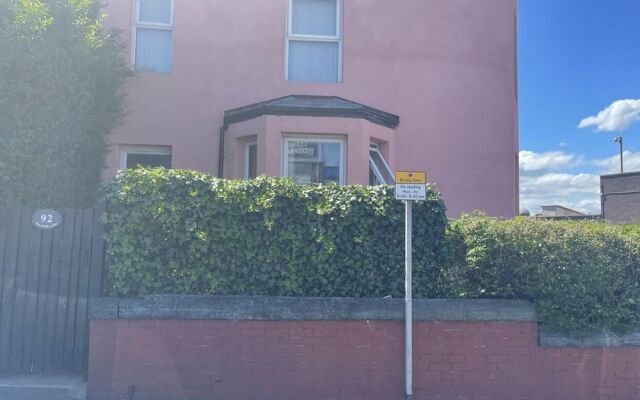 Beautiful 1-bed Basement Flat in Leeds