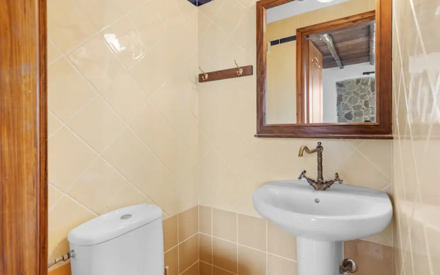 Countryside Apartment 1 With Shared Swimming Pool