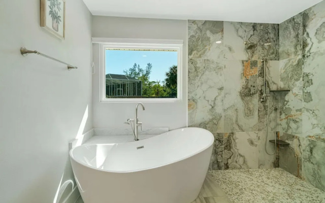 Sarasota Waterfront Pool Home With Dock