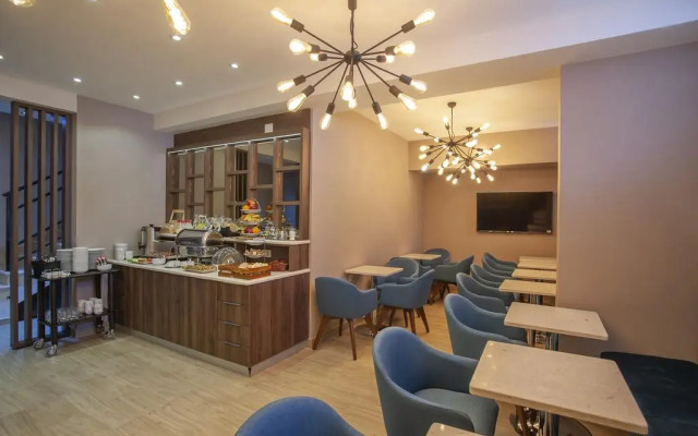 Hotel Twelve by Aycon