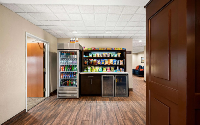 Comfort Inn & Suites Decatur - Forsyth