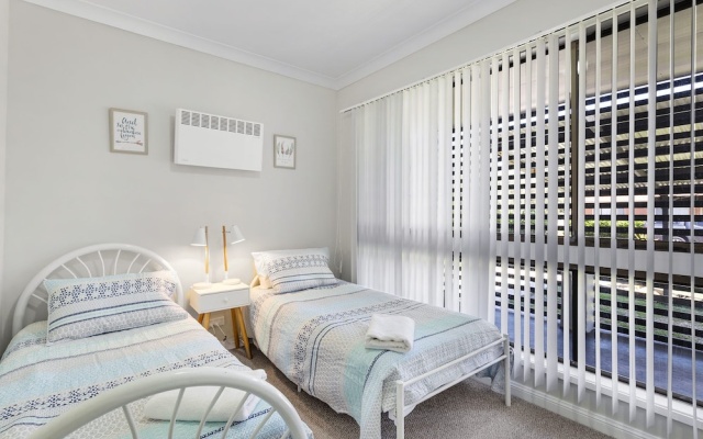 Morna Point Road 86A, Nell's Cottage – Guest Rooms – Anna Bay