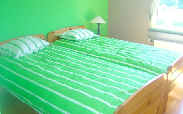 House with 5 Bedrooms in Bertogne, with Wonderful Lake View, Enclosed Garden And Wifi - фото 2