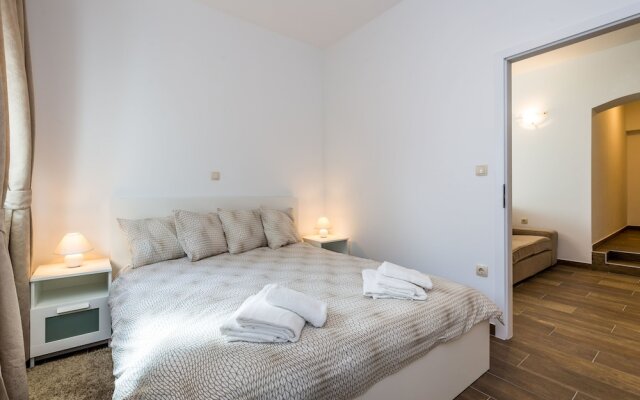 Apartments Makora