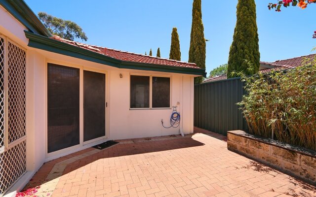 Stunning 3 Bedroom House With Garden, Close to CBD