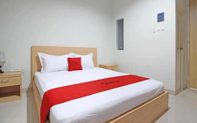 RedDoorz near AMIKOM Yogyakarta – Guest Rooms – Sleman