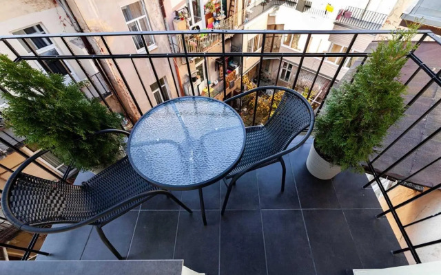 Кості Левицького 11