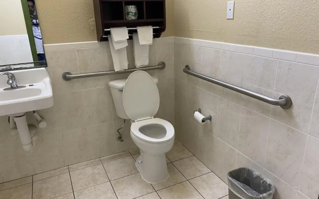 Red Lion Inn & Suites Iah Airport East