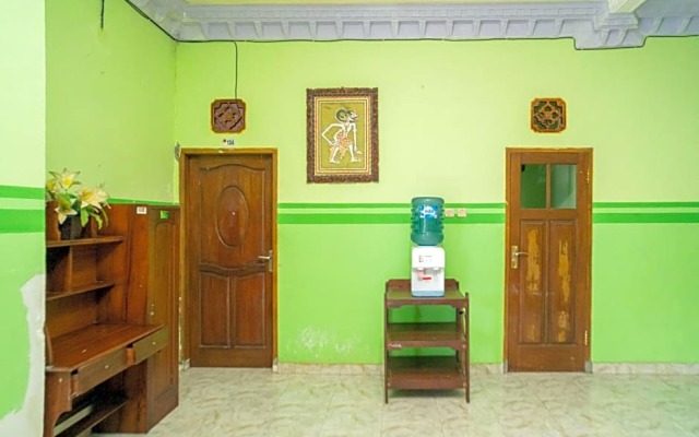 RedDoorz Syariah near Batu Night Spectacular 3