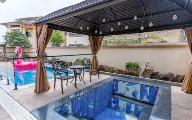 Yingde Baodun Lake Pool Hot Spring Villa