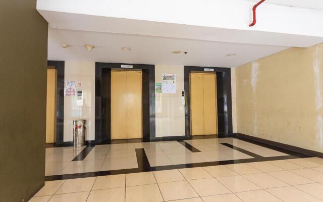 RedDoorz Apartment @ Gateway Cicadas