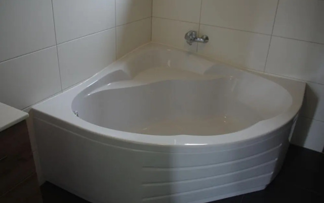 Beautiful Bungalow Near Alkmaar