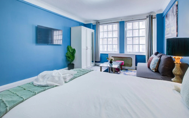 Family Studio for 4-3-2-1 Persons Central London