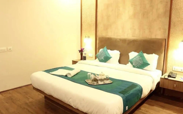 OYO Premium Airport VIP Road