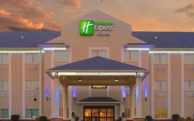 Holiday Inn Express Hotel & Suites MAGNOLIA-LAKE COLUMBIA