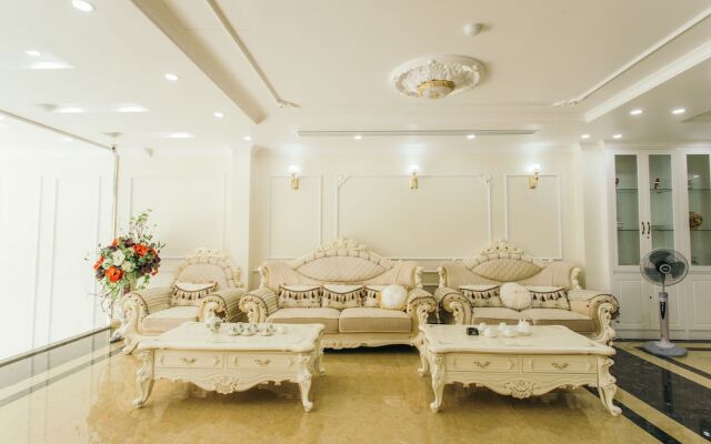 White Crown Hotel