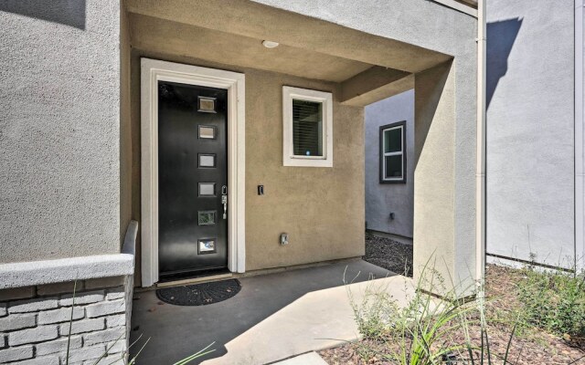 Pet-friendly Elk Grove Retreat w/ Balcony!