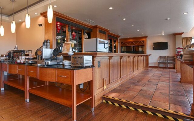 Best Western Plus Plaza Hotel