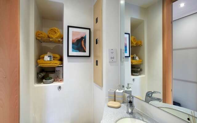1 Bedroom Apartment, Leeds Stunning & Cosy Find!
