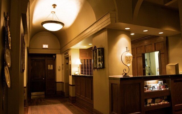 Tremont Hotel by SB at Chicago Magnificent Mile