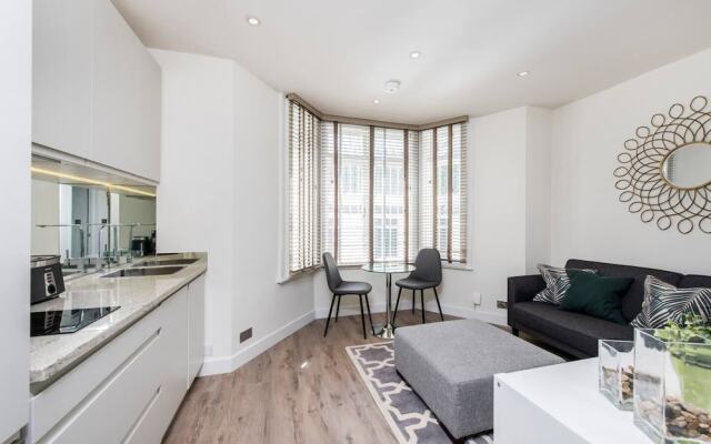 Stylish 1 bed in Fashionable Chelsea
