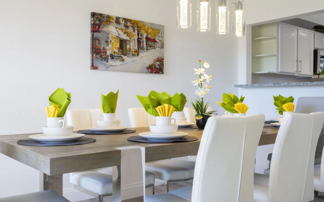 Beautiful 5Bd Single Family w/ Game Room @ 106 Lake Wilson Preserve