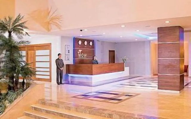 Mom Hotel