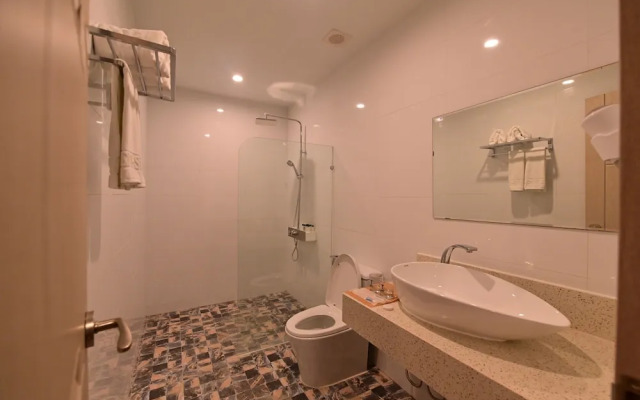 T Shine Resort and Spa