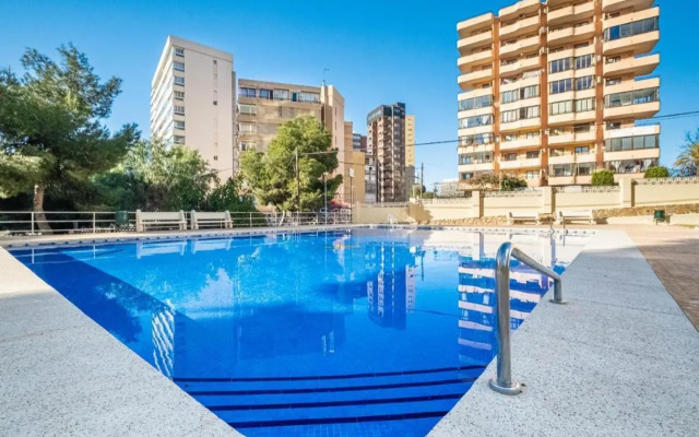 Apartamento con piscina y garaje, Playa a 10 min