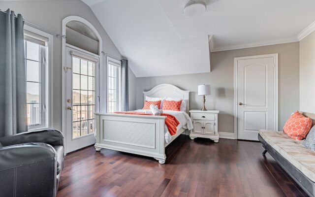 Luxury Villa - Mississauga Square One