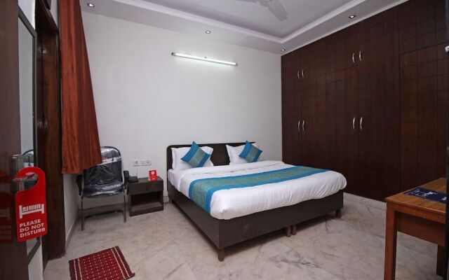 OYO 9019 Golden Park Kirti Nagar