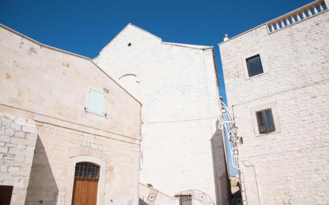 Piazza Duomo - Medieval Puglia's House