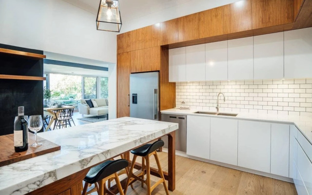 Santorini on Seaview-beachside Living - Sauna - Wifi