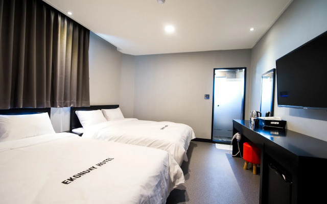 Ekonomy Hotel Sokcho
