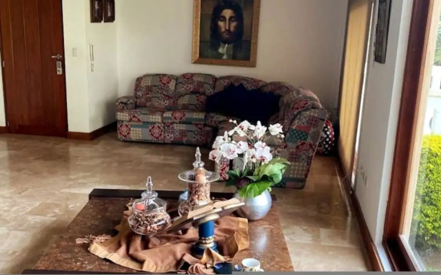 Luxury Guayllabamba House Gym Jacuzzi Parking Pool Wifi