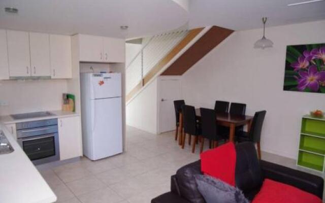 Adrift, 5B Scott Street