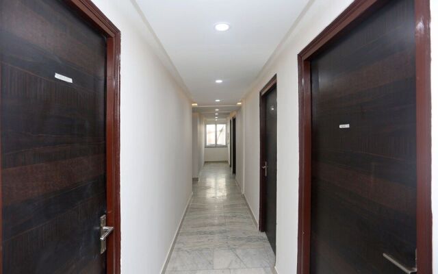 OYO Flagship 18533 Tulip Inn