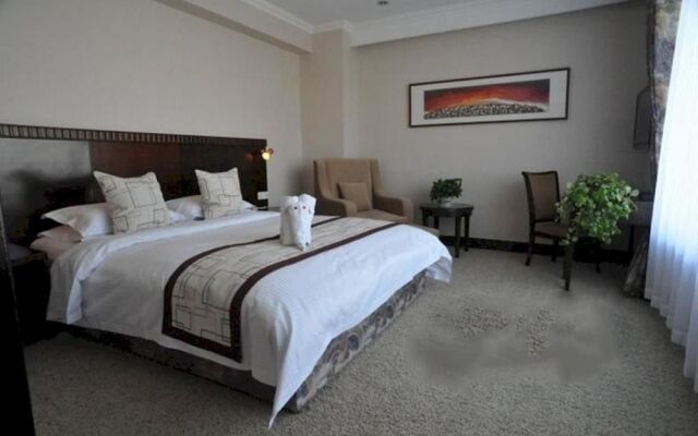 Yantai Celebrity Hotel