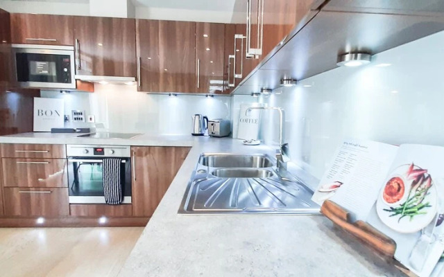 Two Bed Serviced Apt in Old Street