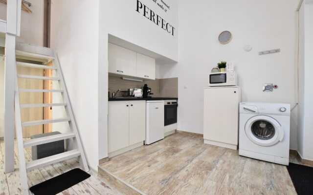 Standard Apartment by Hi5 - Akácfa 59