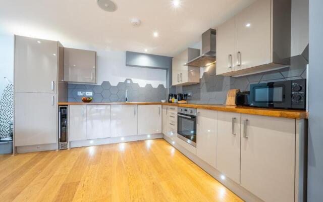 Severn Grove House by Tŷ SA in Severn Grove