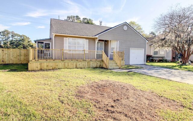 Peaceful Savannah Home - 11 Mi to Beaches!