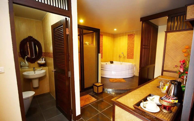 CM Night Bazaar Boutique Hotel