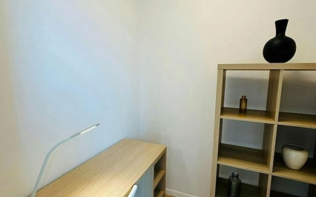 We Live In R - Suite 404