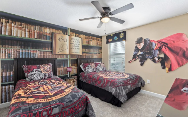 Luxe Champion's Gate Home w/ Pool, Spa, Gameroom