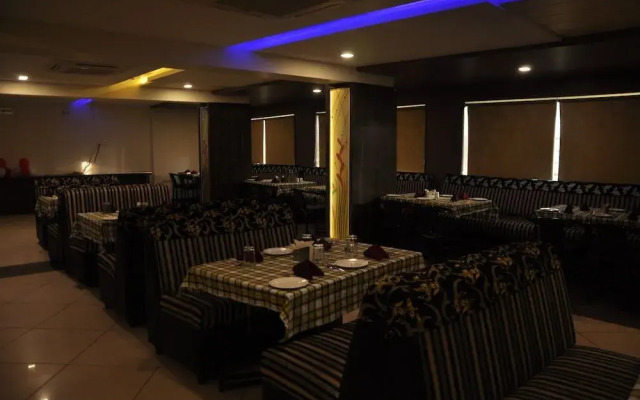 Hotel Shashinag Clarks Inn